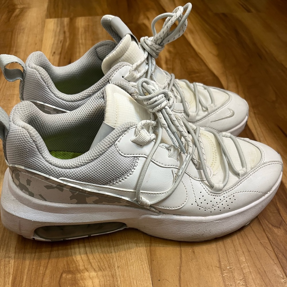 Nike Viva women’s 9